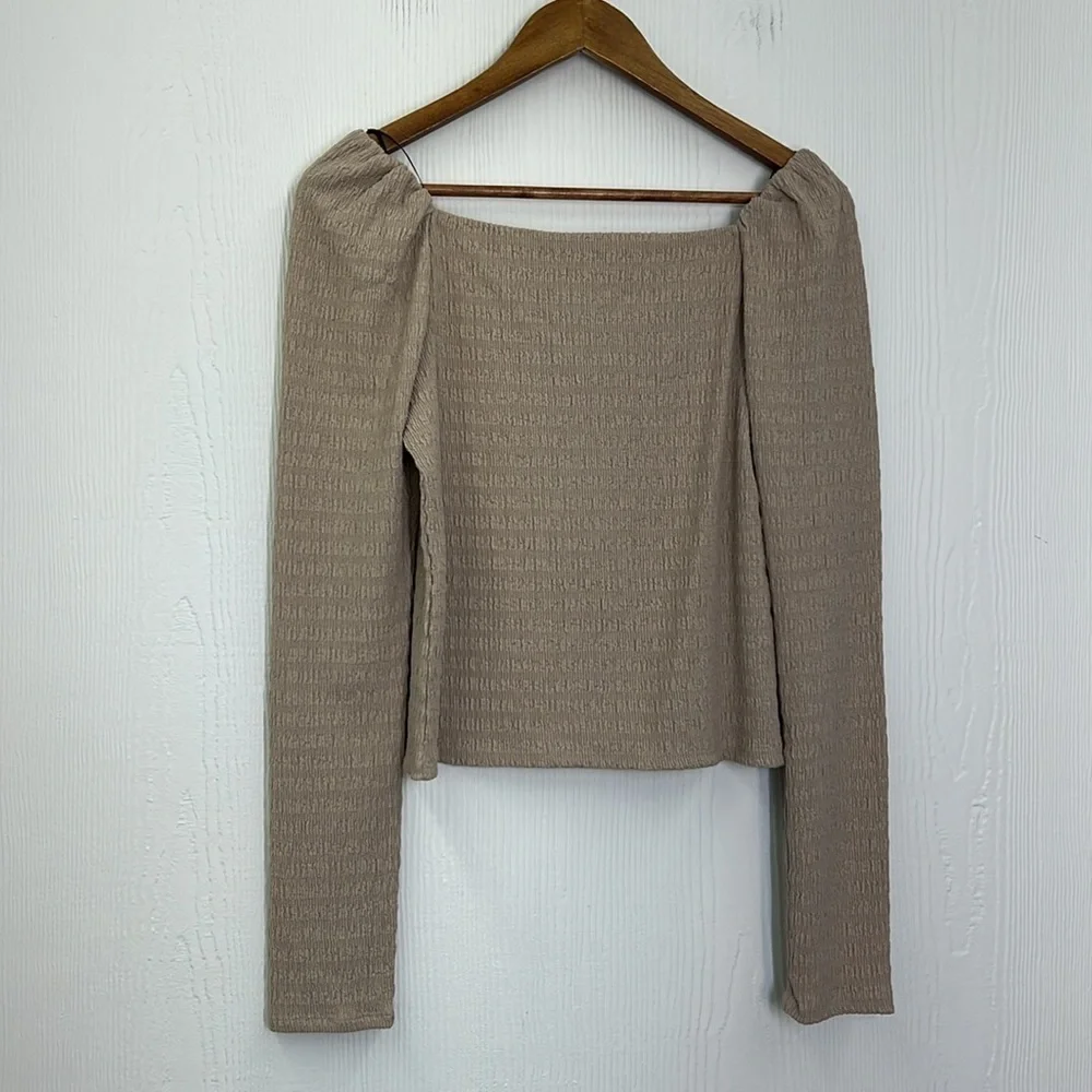 H&M - NWT Beige Crinkle Detail Square Neckline Long Sleeve Blouse Size Small